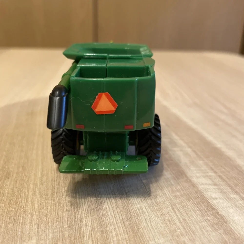ERTL John Deere Combine 1:64 Collect N Play Farm Toy Plastic 46585